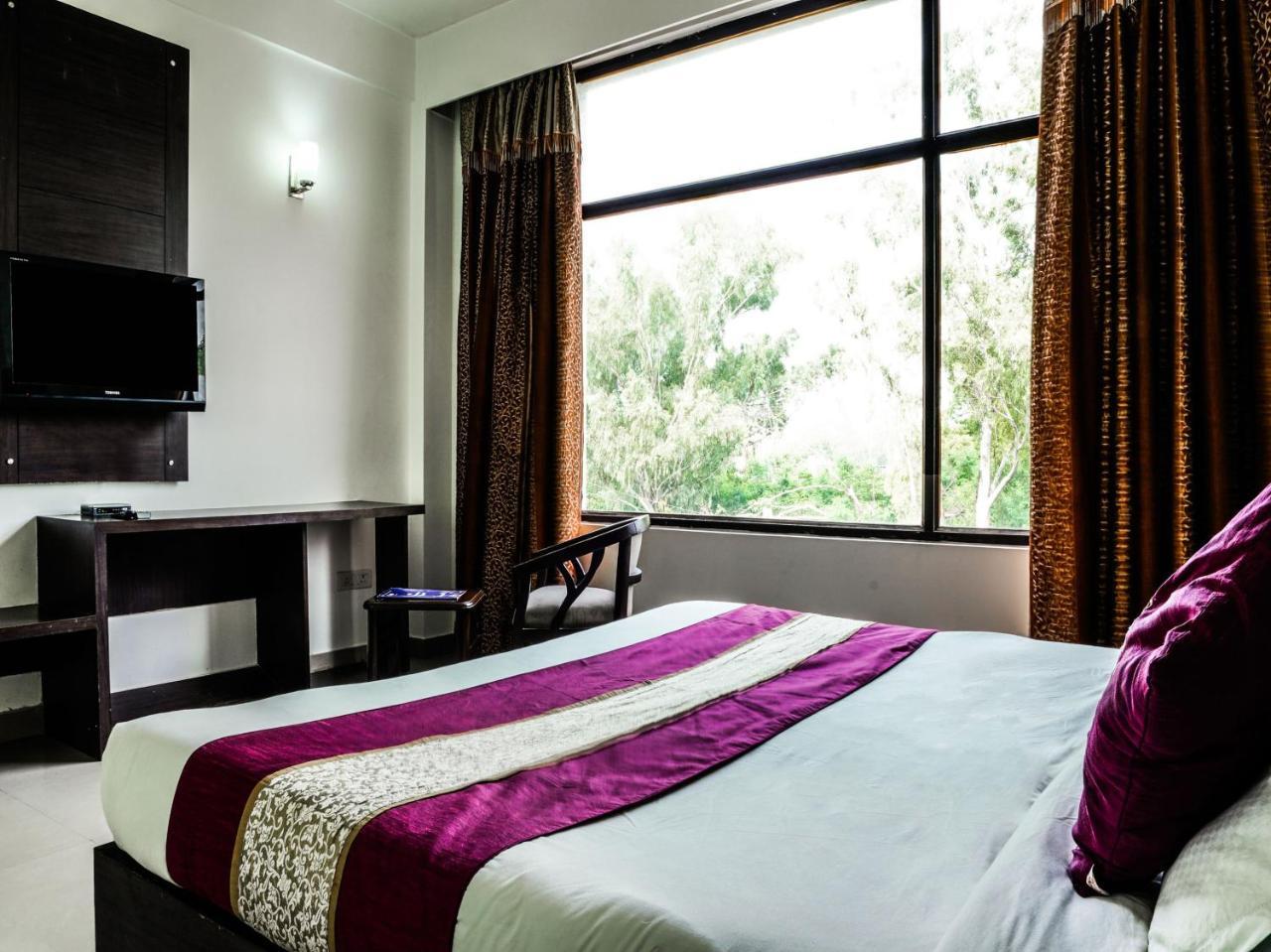 Madhu Resort Agra  Exterior photo